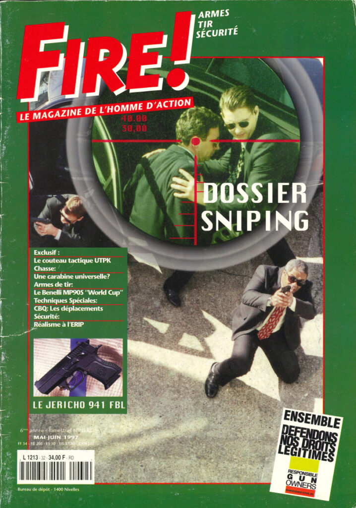 Magazine FIRE 32, date 1997-05 et 06, cover réaction contact sur tir sniping de courte distance effectuée par le Chief Instructor le Commandant KALONDA Omanyama François TOUSSAINT, article SWAT, CQB, techniques moderne de combat à courte distance 2 technique de tir en déplacement rédigé par le Chief Instructor le Commandant KALONDA Omanyama François TOUSSAINT qui explique la fluidité apporté par Side-Car pour démontrer la rapidité et puissance de feu durant l’assaut dans le cadre d’une prise d’otage